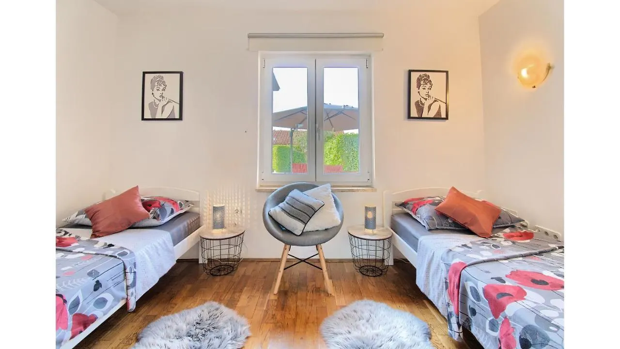 Holiday Home Tina By Rent Istria 사부드리자