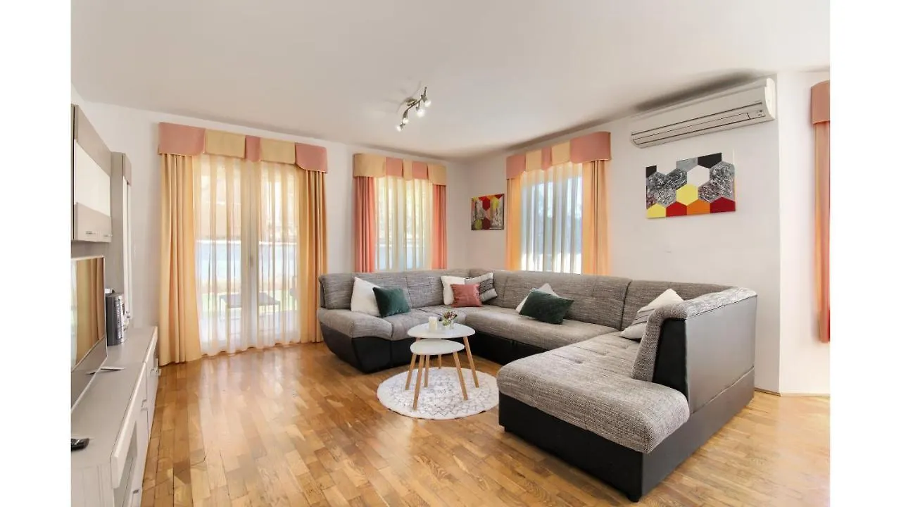 Holiday Home Tina By Rent Istria 사부드리자 게스트하우스