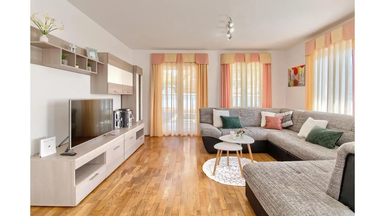 Holiday Home Tina By Rent Istria 사부드리자 게스트하우스